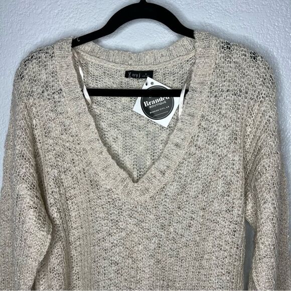 New! Very j Loose Knit V-Neckline Long Sleeve Raw Trim Beige Women Sweater Sz M - Picture 4 of 12